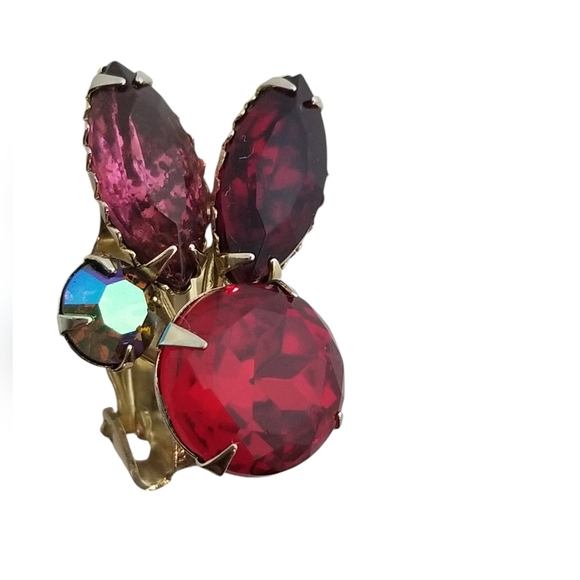 VINTAGE PINK, RED & AURORA BOREALIS GLASS RHINESTONE GOLDTONE CLIP ON EARRINGS - Picture 4 of 5